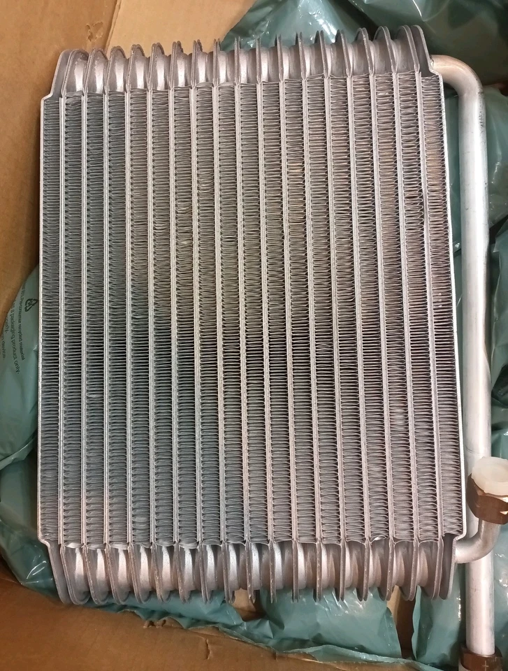 Núcleo evaporador de aire acondicionado para 94-99 Chevrolet/GMC Suburban, C/K 1500,2500 T54599 trasero Foto 3 de 4