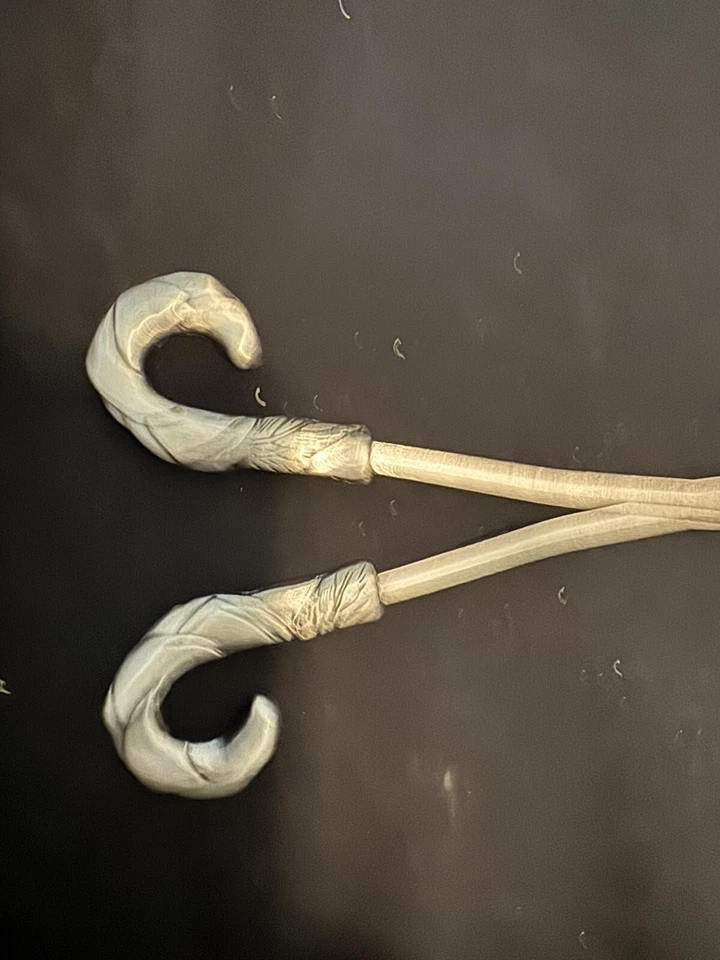 Cortador de mecha de velas con diseño de pétalos de flores de estaño ornamentado Foto 2 de 3