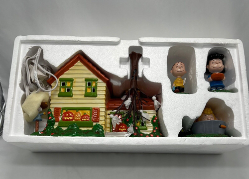 Dept 56 Peanuts Halloween Party Set 5 House Linus Sally Lucy Tree 59097 ~ RARE - Picture 9 of 10