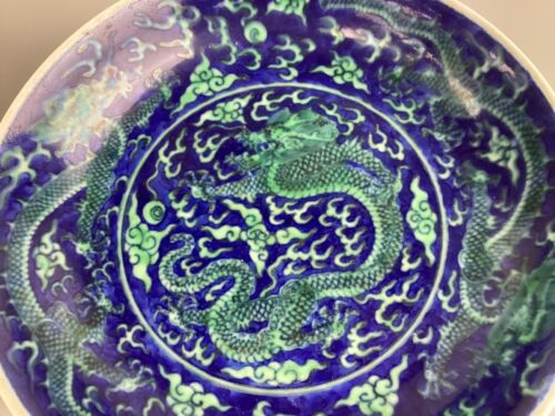 Chinese 19C Guangxu 清光緒 藍地黃彩龍戲珠紋盤一對 A pair of blue-ground yellow-glazed 'dragons - Picture 2 of 9