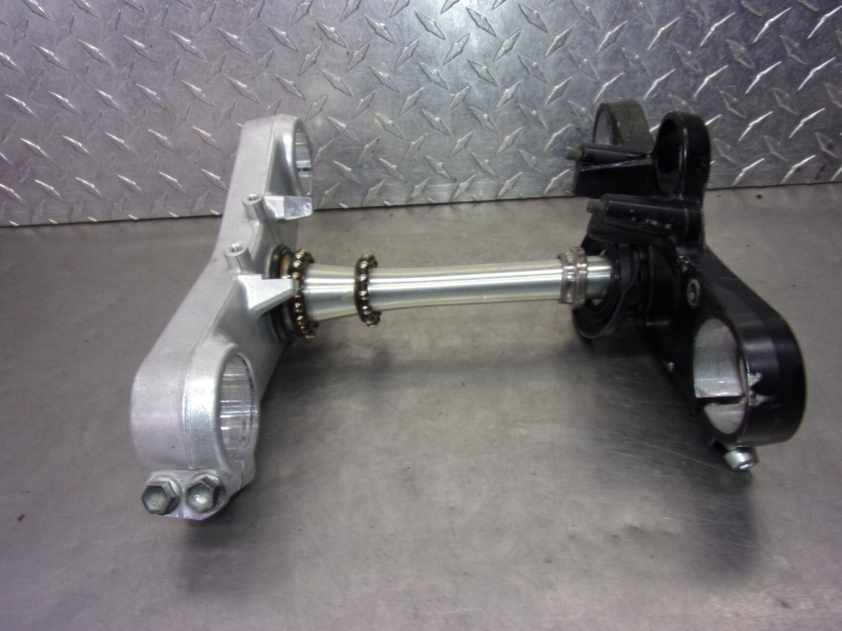 912 B KAWASAKI NINJA ZX600 ZZR 2006 OEM TRIPLE TREE | eBay