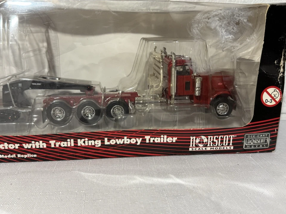 1:50 Norscot Peterbilt 389 Tri-Axle Trail King Lowboy Flatbed Equipment Trailer - Image 2 of 4