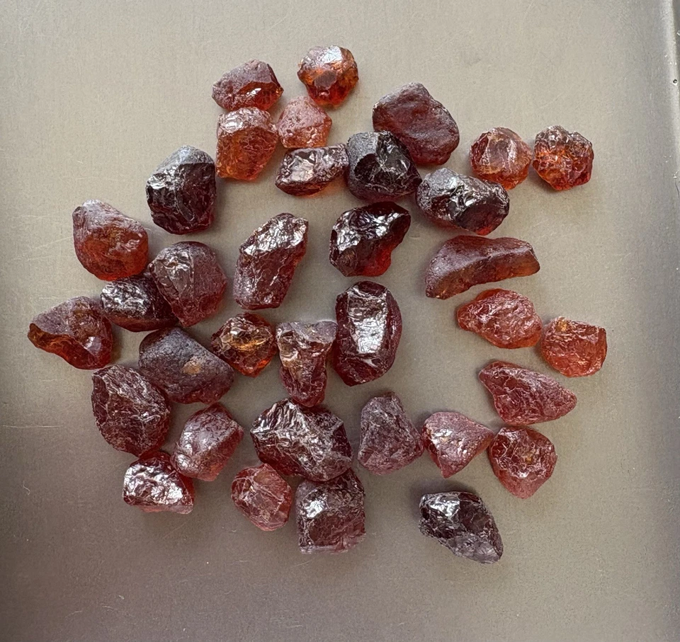 Nice Lot 292 Cts Natural Red Colour Spessartine Rough From Nigeria - Image 3 of 4