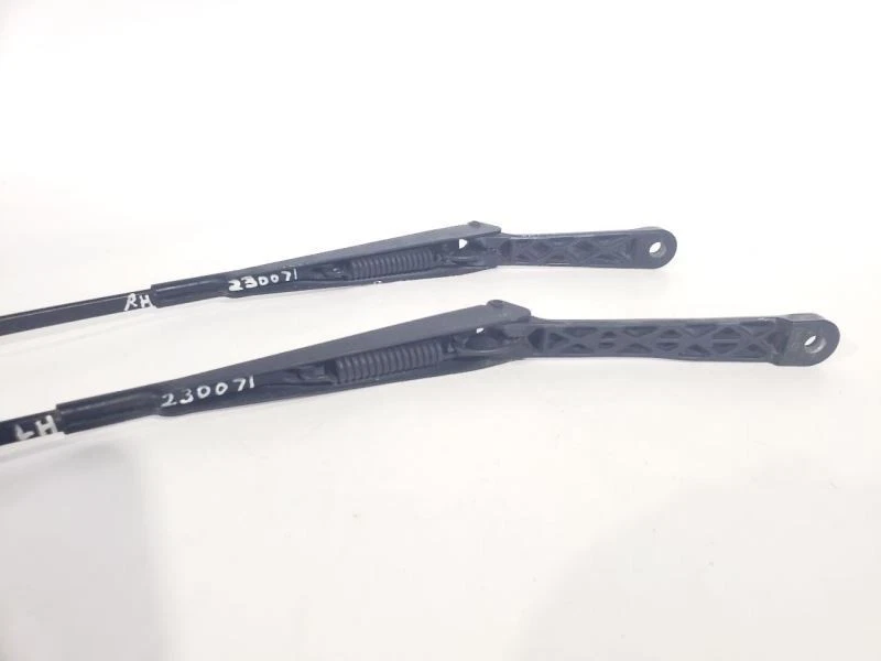 Pair Wiper Arms OEM 2003 Volkswagen Eurovan - Image 2 of 4