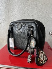 Bolso Cartera Ed Hardy Negro Calavera Repujado con Acentos Tachonados y Bolso Dije