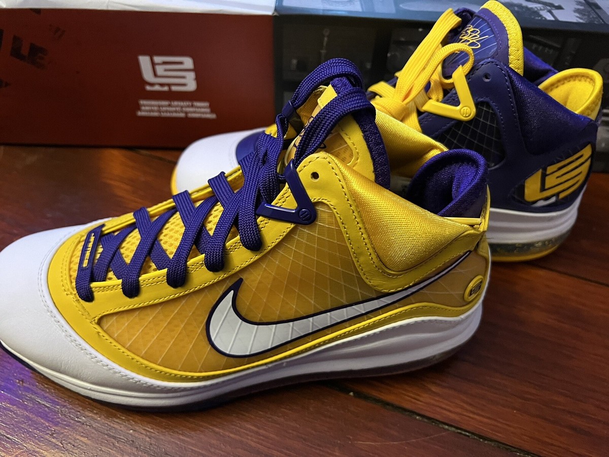New DS Nike LeBron VII QS Media Day Lakers Sz 8 (100% Authentic