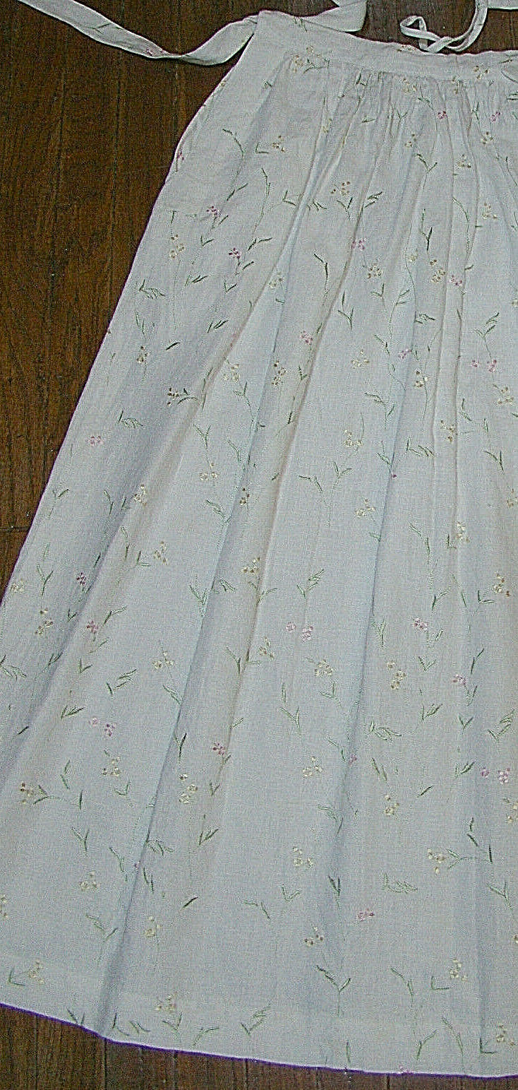Williamsburg 100 White Linen Pastel Floral Embroider… Gem