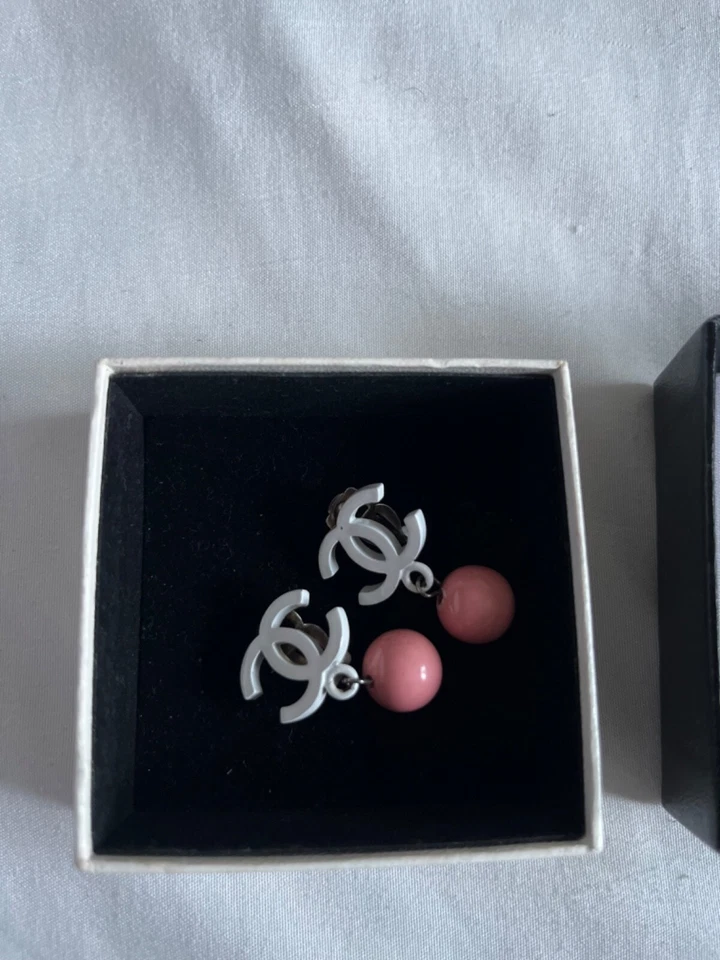 Pendientes colgantes Chanel CC con logotipo rosa cuentas con clip con caja - De colección raros Foto 3 de 3