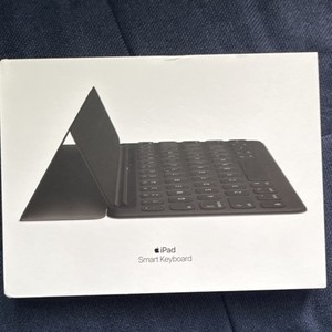 Apple iPad Smart Keyboard A1829 MX3L2LL/A Black Smart Connector QWERTY