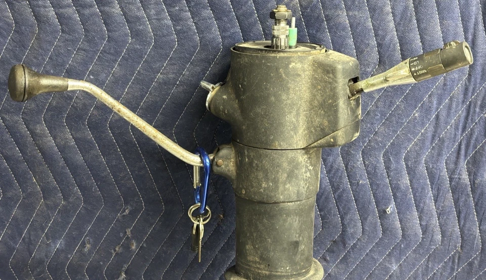 84-89 Chevy GMC K5 Blazer Jimmy Suburban Non Tilt A/T Steering Column Assembly - Image 2 of 4