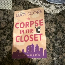 Lucy Score The Corpse in the Closet Paperback Fiction Riley Thorn Novel