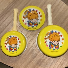 Vintage Rainbow Brite Metal Plate And 2 Pots 1983 Yellow Stars Hallmark