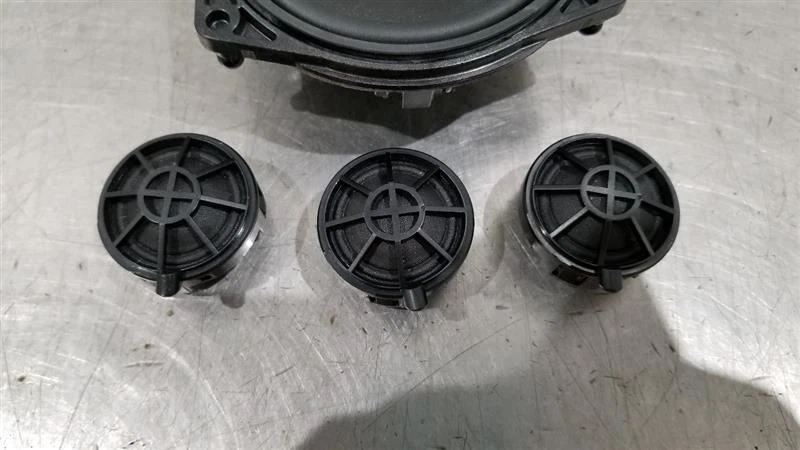 LOTE DE 15 ALTAVOCES DIVERSOS MERCEDES BENZ SL550 R231 HARMAN KARDON Foto 3 de 4