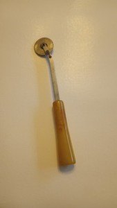 Vintage Unmarked Butterscotch Bakelite Handle Sewing/Marking/Tracing Wheel