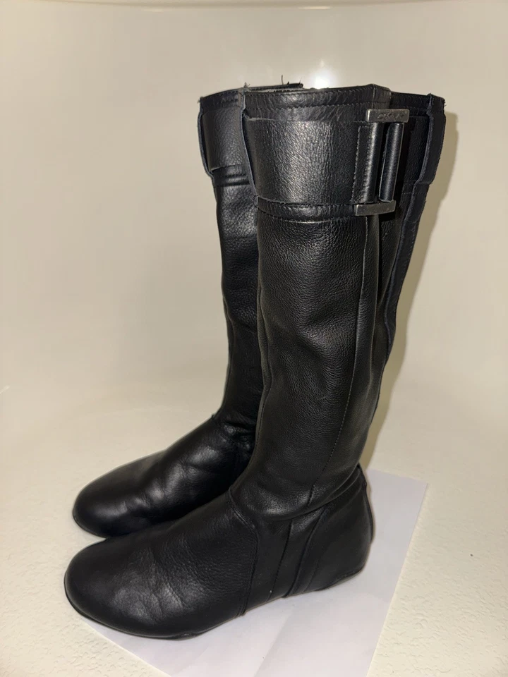 Bota estilo motociclista DKNY cuero negro talla 8 Foto 4 de 4