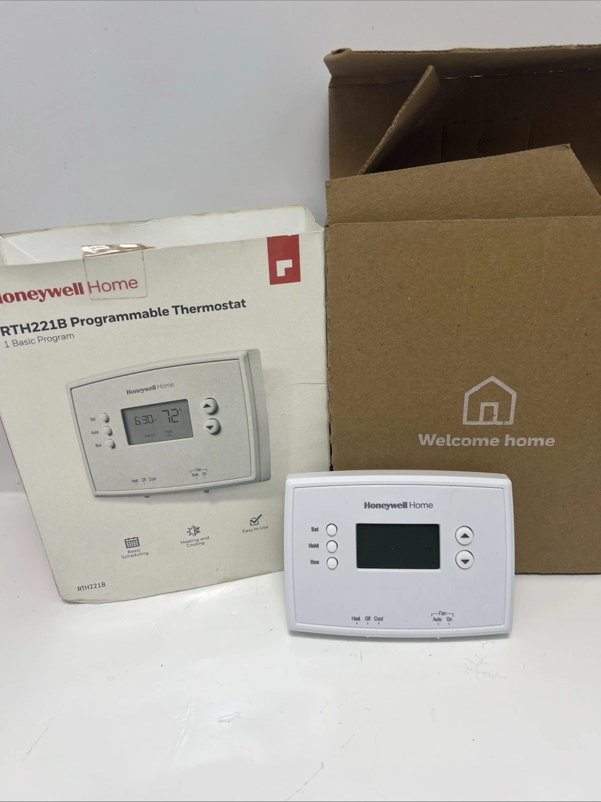 Honeywell Home RTH221B Programmable Thermostat - Open Box and Complete.
