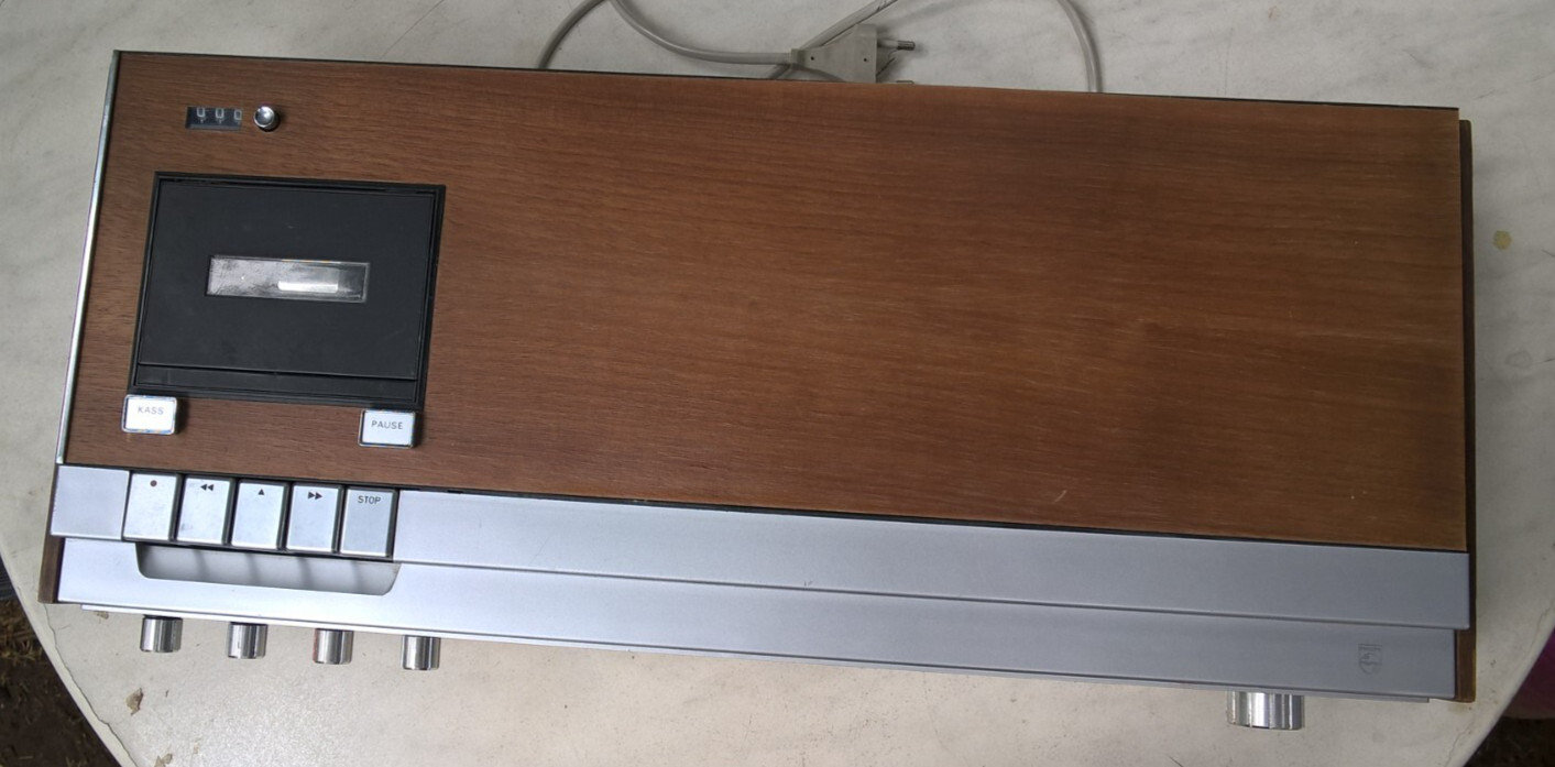 Vintage  Musikanlage (Radio + Kassettendeck) Philips 811. 70er Jahre. Defekt