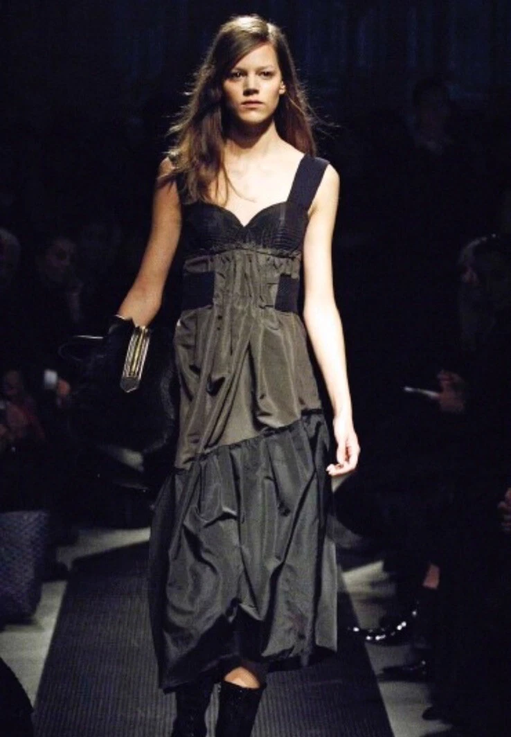 PRADA Runway A I 2006 Abito midi asimmetrico verde oliva e nero 40