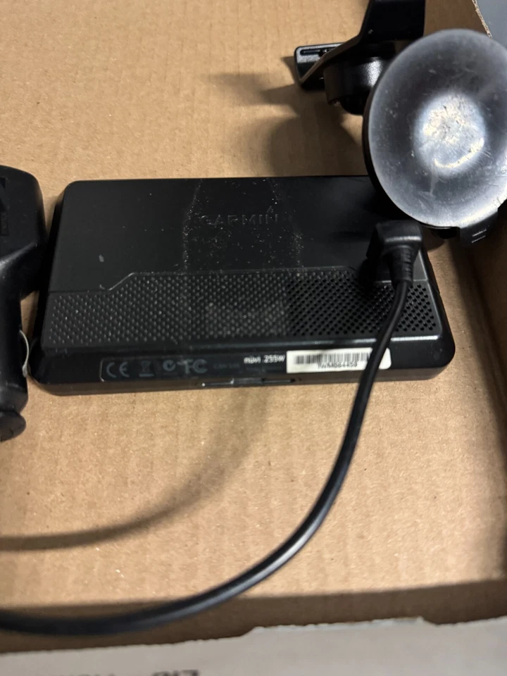 GARMIN NUVI 255W BUNDLE W/VEHICLE POWER ADAPTER & MOUNTING BRACKET!!! - Image 2 of 2