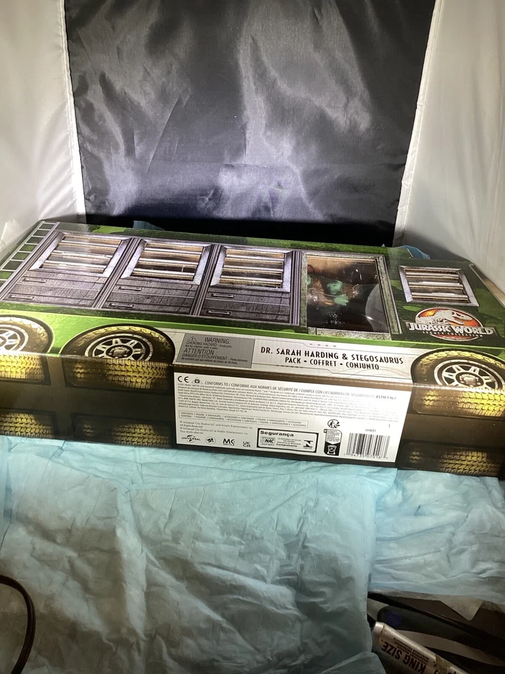 Набор фигурок доктора Сары Хардинг и стегозавра из Jurassic World Legacy Collection - Изображение 2 из 3