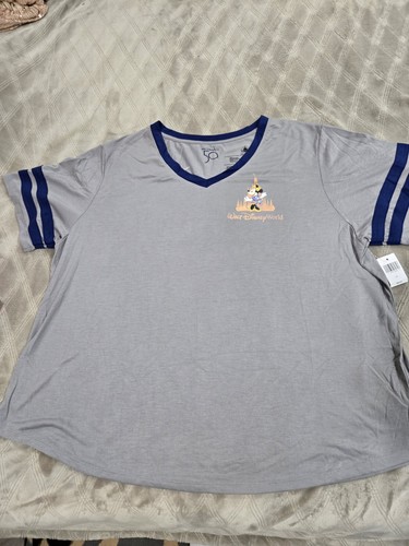 NWT Walt Disney World 50th Anniversary Minnie Mouse V-Neck Castle T-Shirt Tee S - Picture 3 of 5