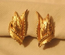 Classy Petite Goldtone Swooped Textured Leafy Clusters CLIP Earrings
