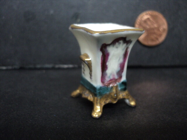 DOLLHOUSE PORCELAIN VASE-SQUARE