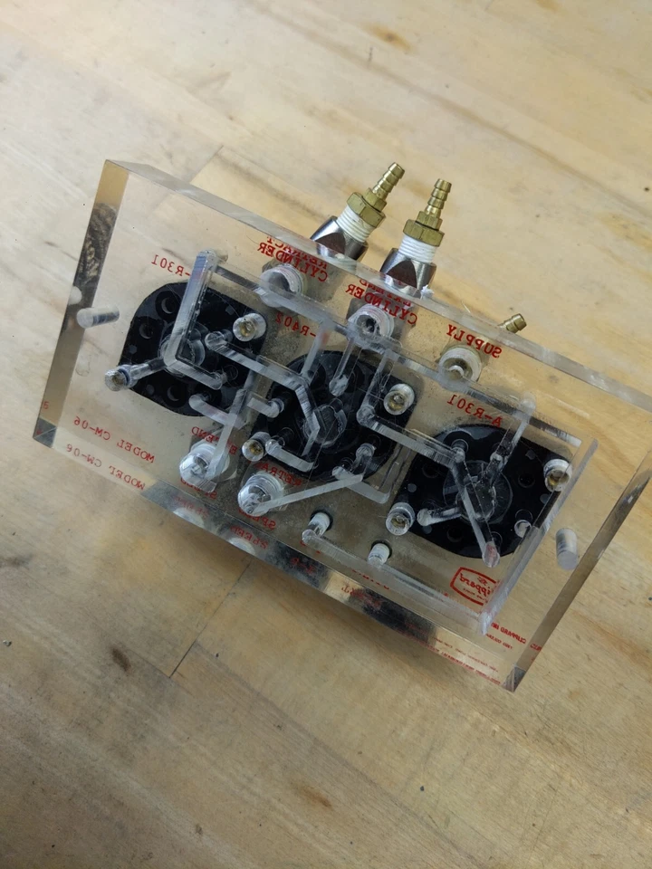 Sistema de válvulas con control de flujo para cilindros de aire Clippard (CM-06, R301, R412) Foto 4 de 4