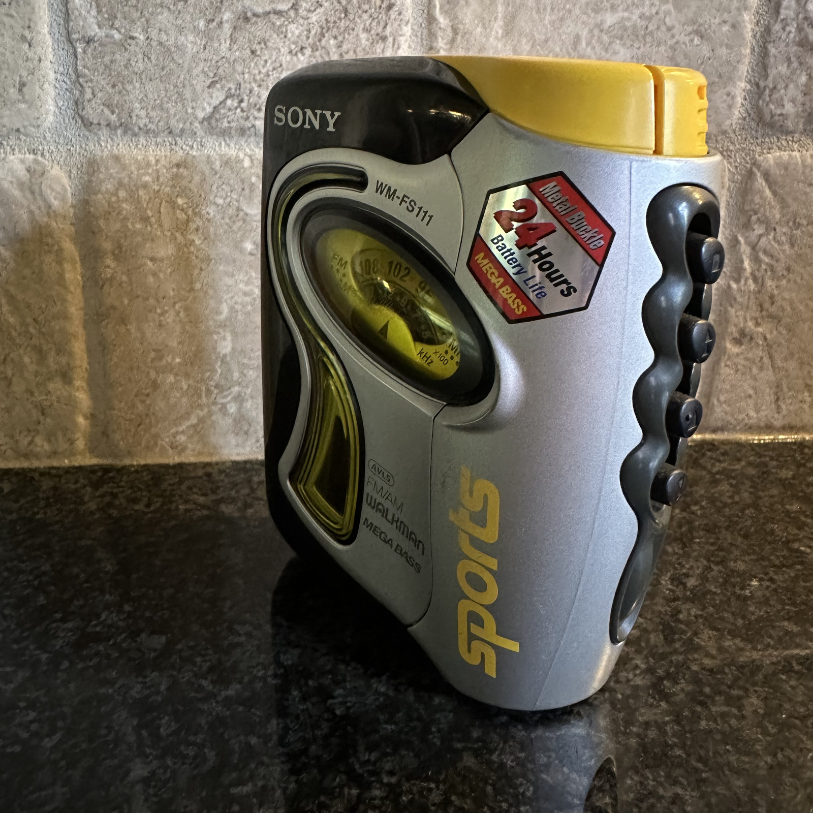 Sony WALKMAN Sports WM-FS111 Portable AM/FM Radio Cassette Player Mega Bass Vtg*