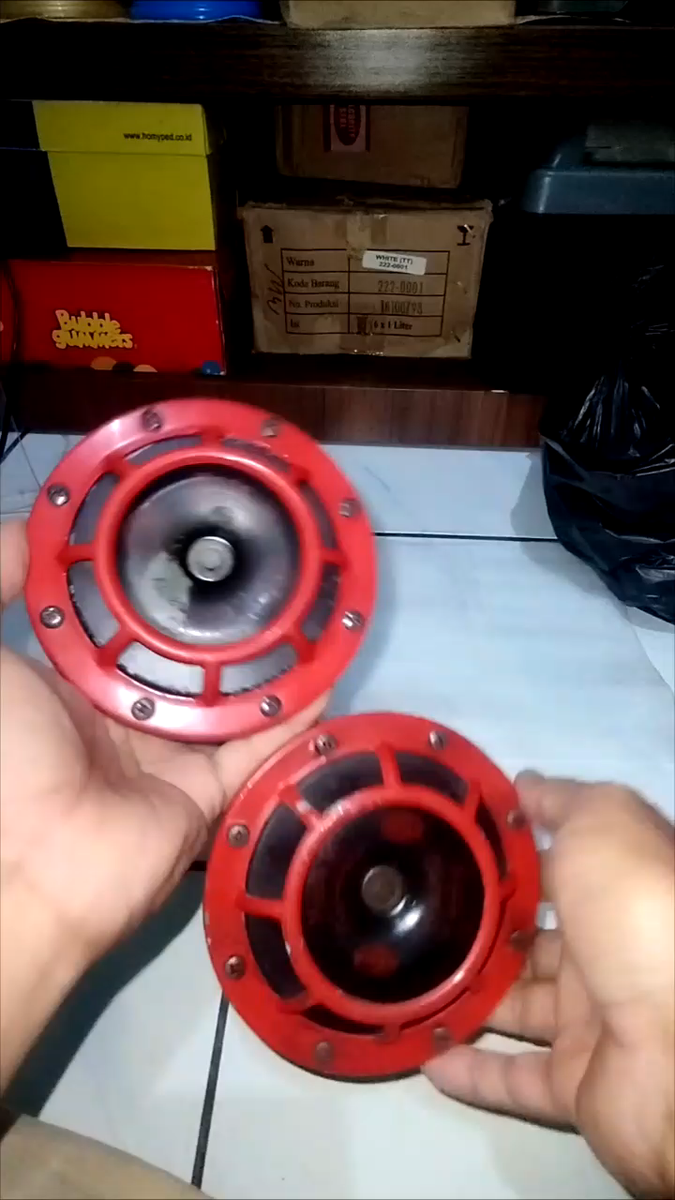 Hella Supertone Horn 005631 300Hz & 500Hz 12V Red | Aftermarket