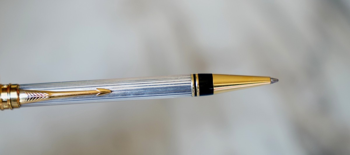 Parker Duofold Ballpoint Pen In Silver Metal With Ribbed
