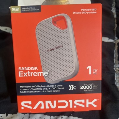 1TB SanDisk Extreme Portable SSD Up to 2000 MB/s BRAND NEW ,open box