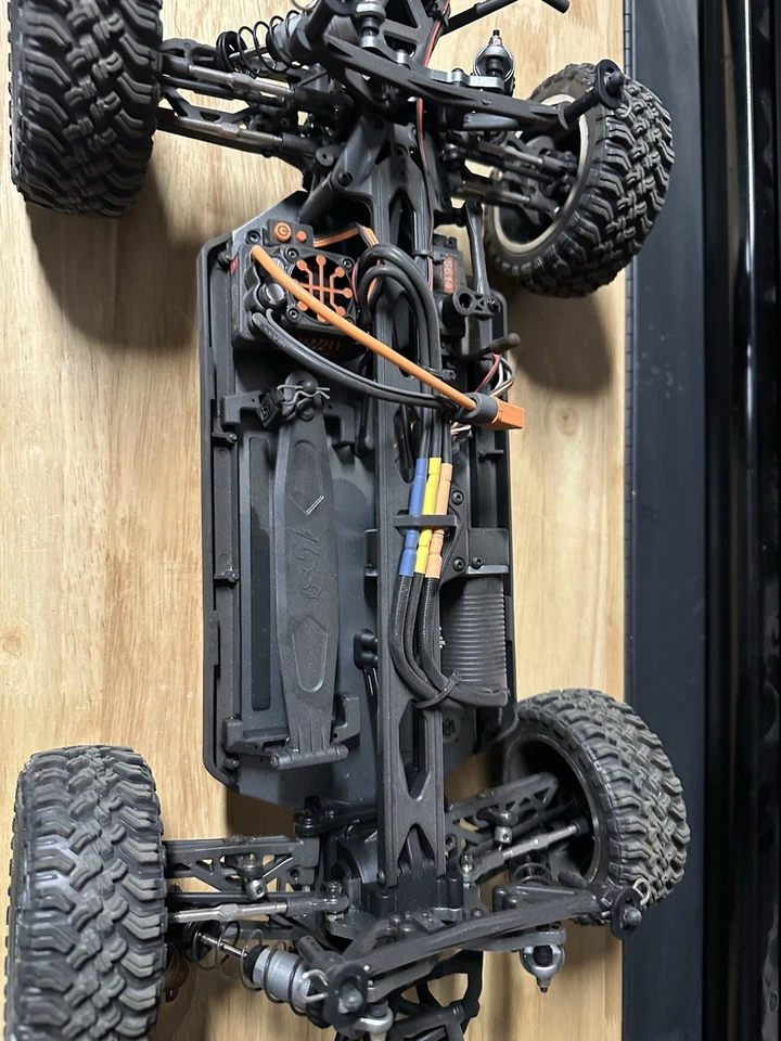 Camión de recorrido corto sin escobillas Losi Tenacity TT Pro SCT RTR 1/10 4x4 (falken) Foto 3 de 4