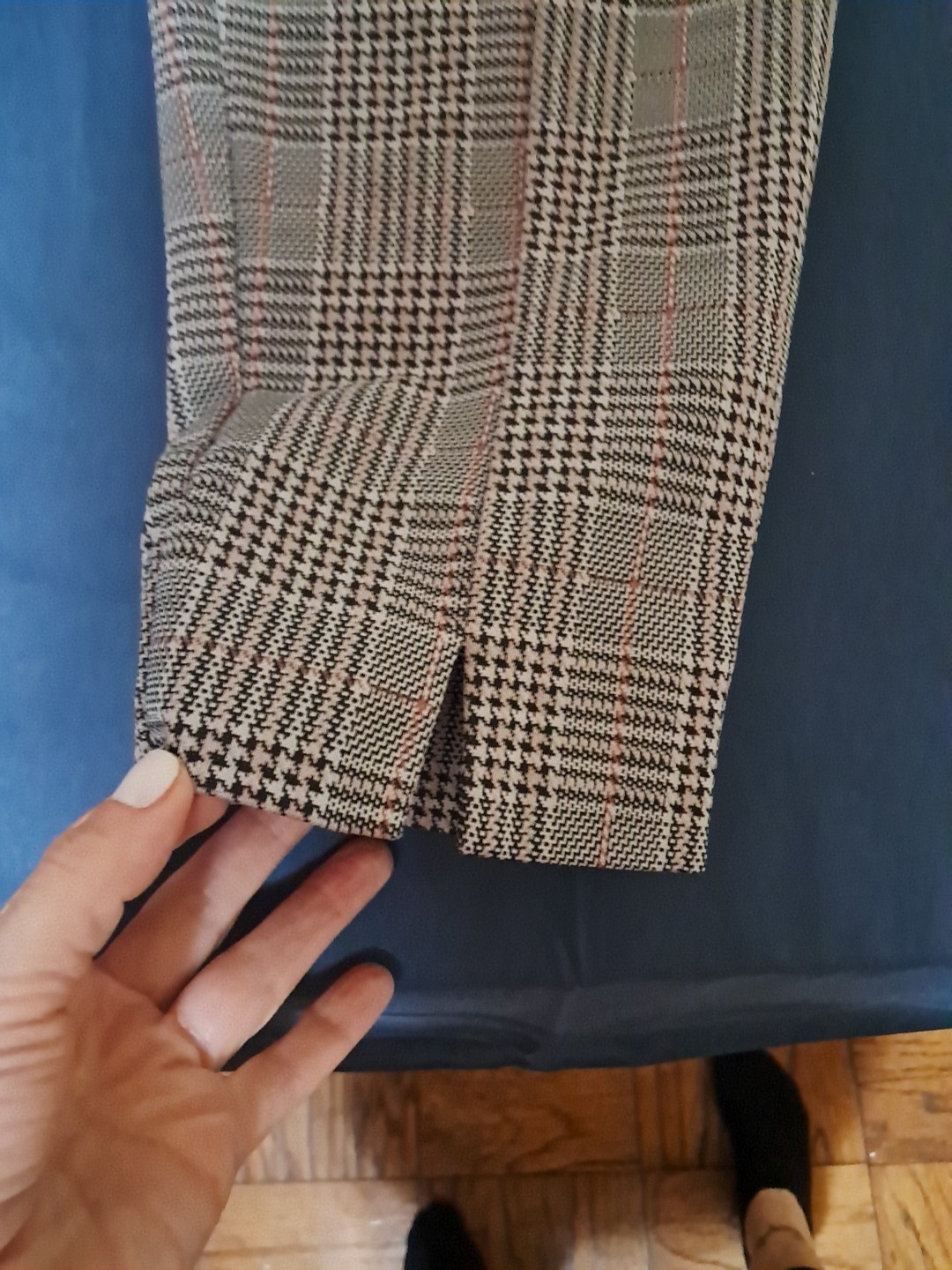 Rare: Maurices Women Size Small Pink.plaid Short Tweed Pants image 2