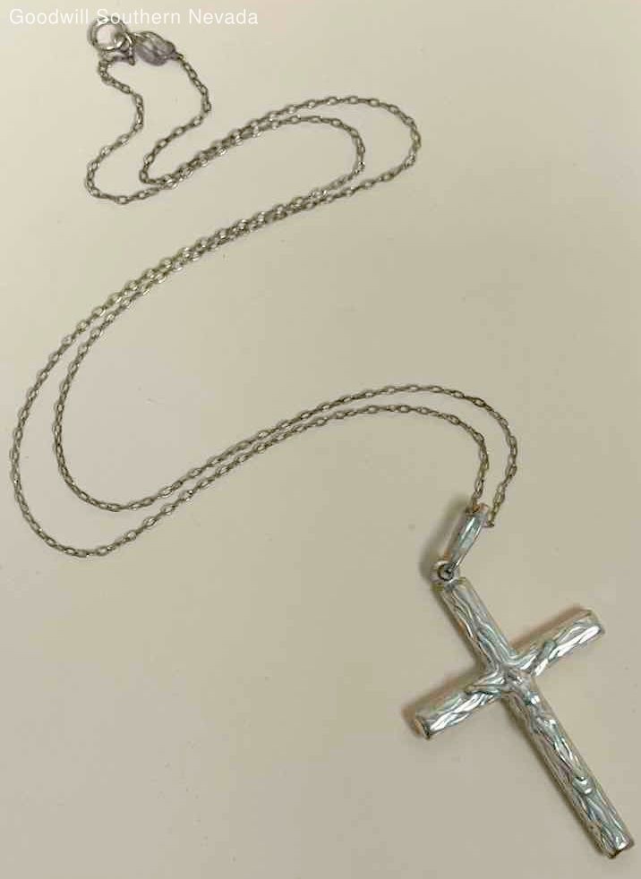 20" Crucifix Pendant Chain Necklace