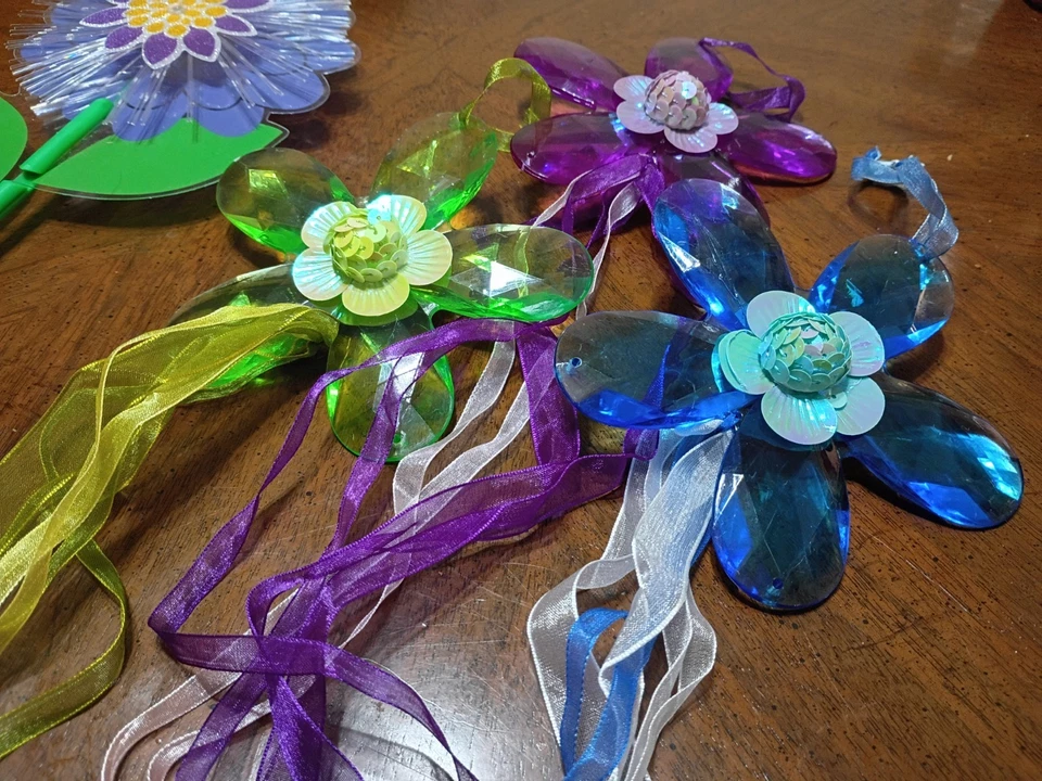 Decoración Habitación Colgante Niña Morado, Azul y Verde con Cintas con 2 Flores FO  Foto 2 de 4