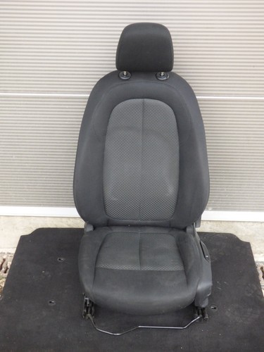 BMW 1er F40 Fahrersitz Sitz vorne links Stoff mit Sitzheizung und Lordosenstütze