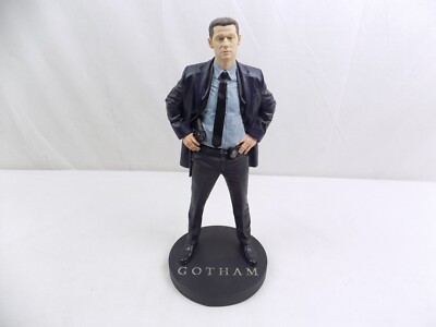 Gotham James Gordon Statue