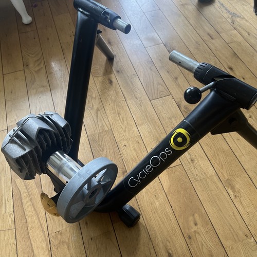 Saris CycleOps Fluid2 Indoor Bike Trainer Foldable Fluid Resistance Roller Works