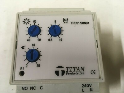 Titan TPES1/90N/H Elektronisches Thermostat 40-90'C - Hutschienenmontage