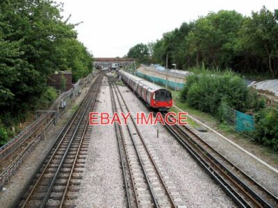 FOTO ABFAHRT FINCHLEY CENTRAL MILL HILL OSTENGEBUNDEN NORTHERN LINE ZUG ABFAHRT