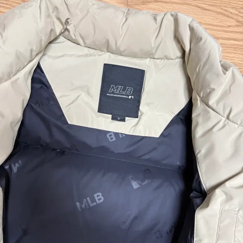 MLB Basic Duck Down Short Padded Jacket - Unisex … - image 2