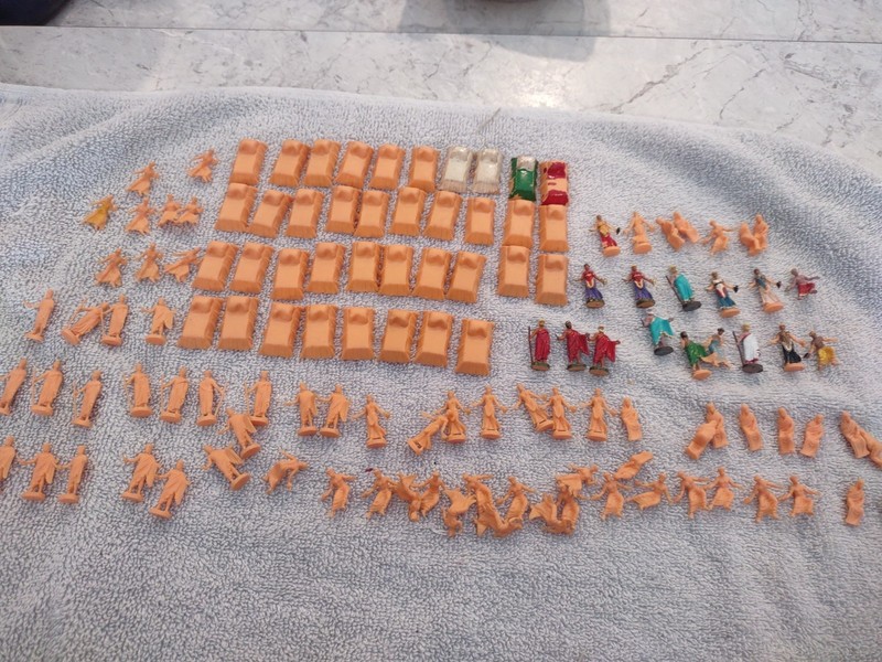   Vintage 1970 Atlantic Egyptians 1/72 scale Plastic Civilians Beds 126 Pcs 