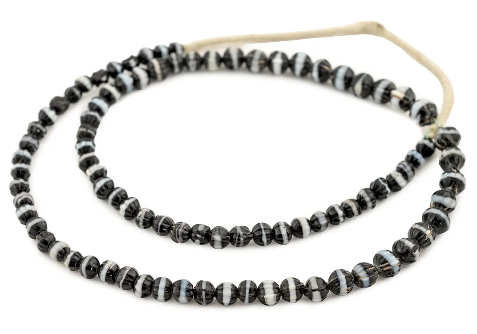 Cuentas comerciales venecianas dientes de perro rayas blancas 6-8 mm Nigeria africanas blancas y negras Foto 3 de 4