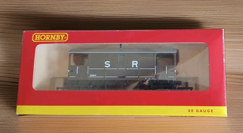 Hornby R6321A Southern Railway 20 Tonnen Brake Van 55914 SR Livery | Condition: New