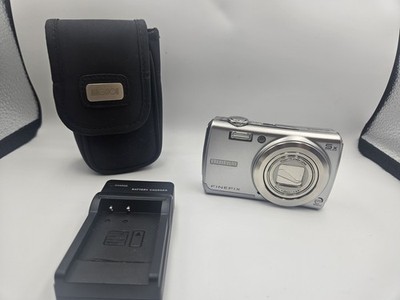 Fujifilm Finepix F100fd grau top Zustand, keine Kratzer