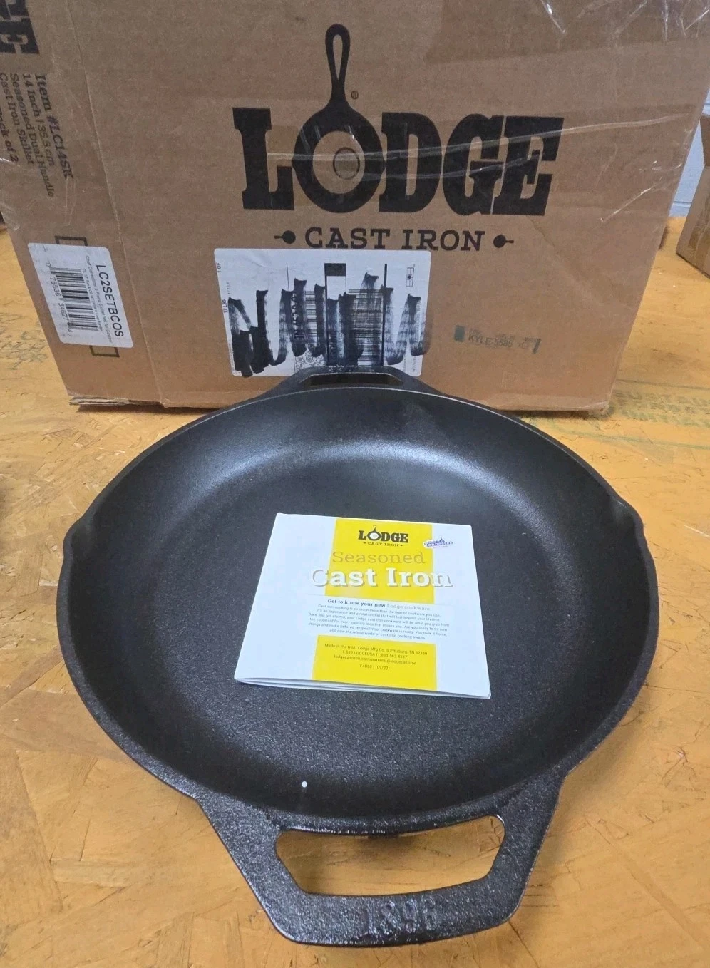 LODGE 12" Inch Seasoned Cast Iron Skillet W/Dual Assist Handles Oven Grill Black