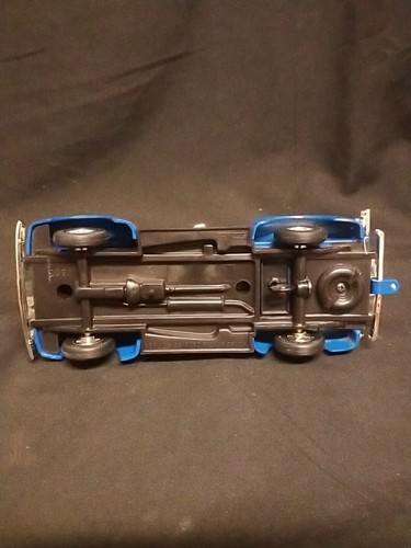Vtg. ERTL 1951 Ford F-1 Truck Bank, "Wix Filters," Die-Cast Metal, #2305 - Picture 7 of 16