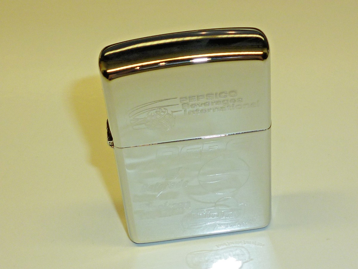 PEPSI-COLA JAHRGANGS-ZIPPO LIGHTER 2002 WITH MOTIVE - NEVER
