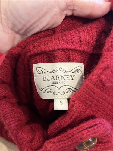 Blarney Damen kleiner burgunderroter Cape Poncho Zopfmuster Stehkragen Pullover MZ - Bild 7 von 9